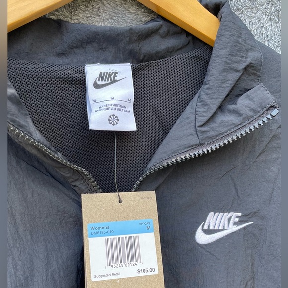 Nike Sportswear Women’s Essential Windrunner Full Zip Jacket - Picture 9 of 9